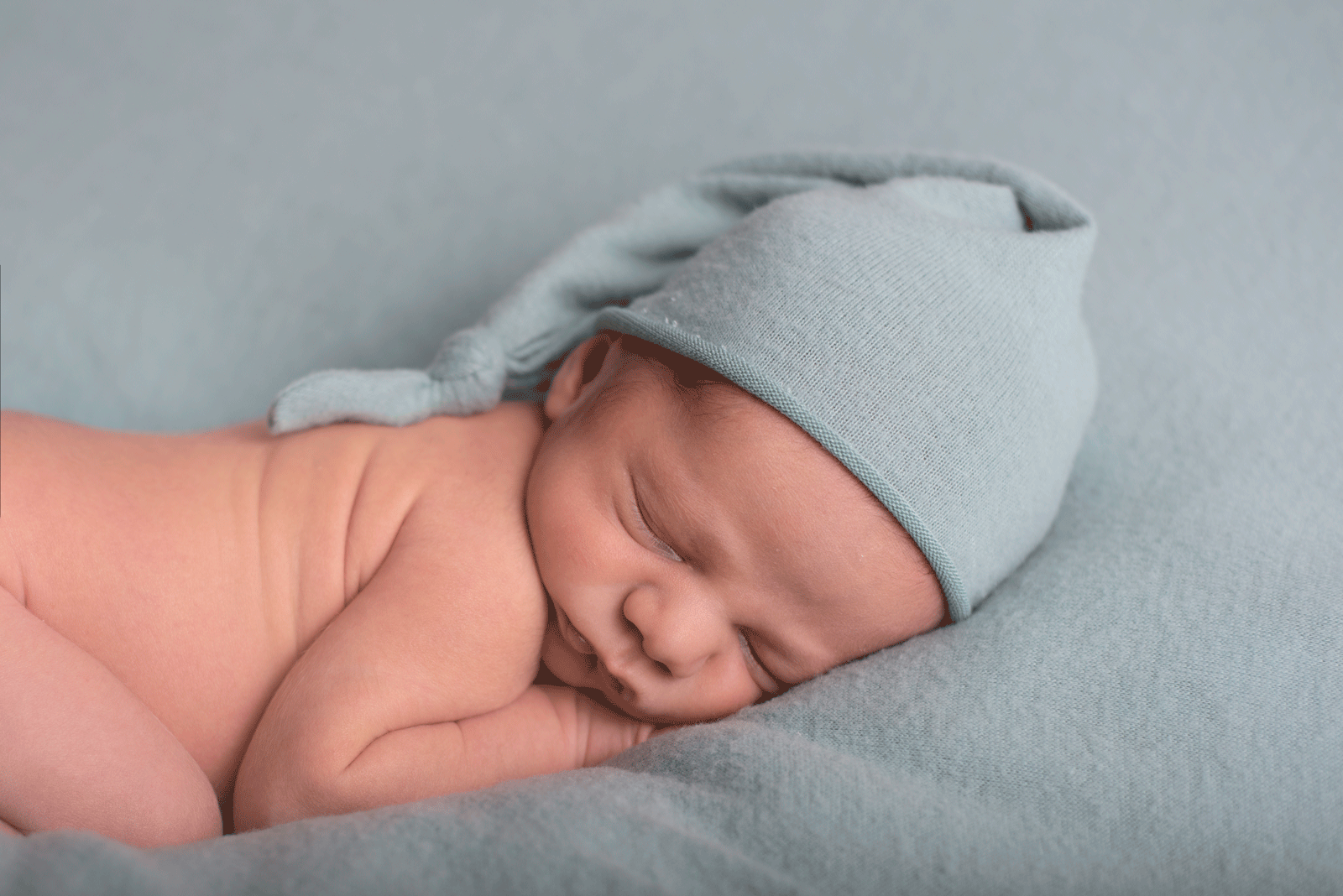 Newborn photography session sleepy hat